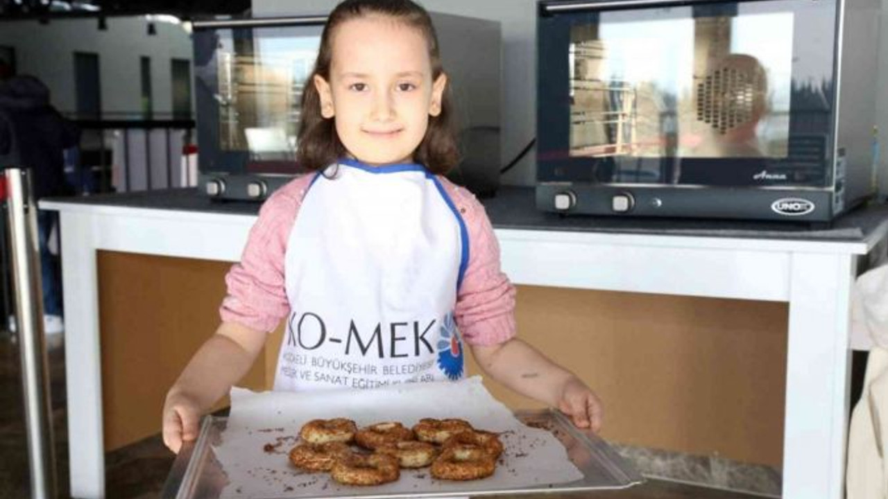 Minik eller kandil simidi yaptı