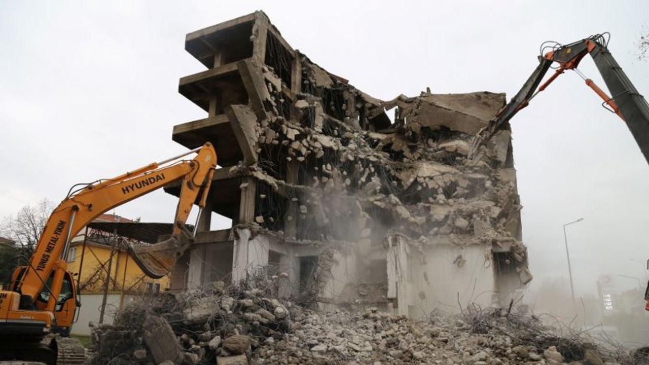 Bir yılda Kocaeli'de bakın kaç bina yıkıldı!