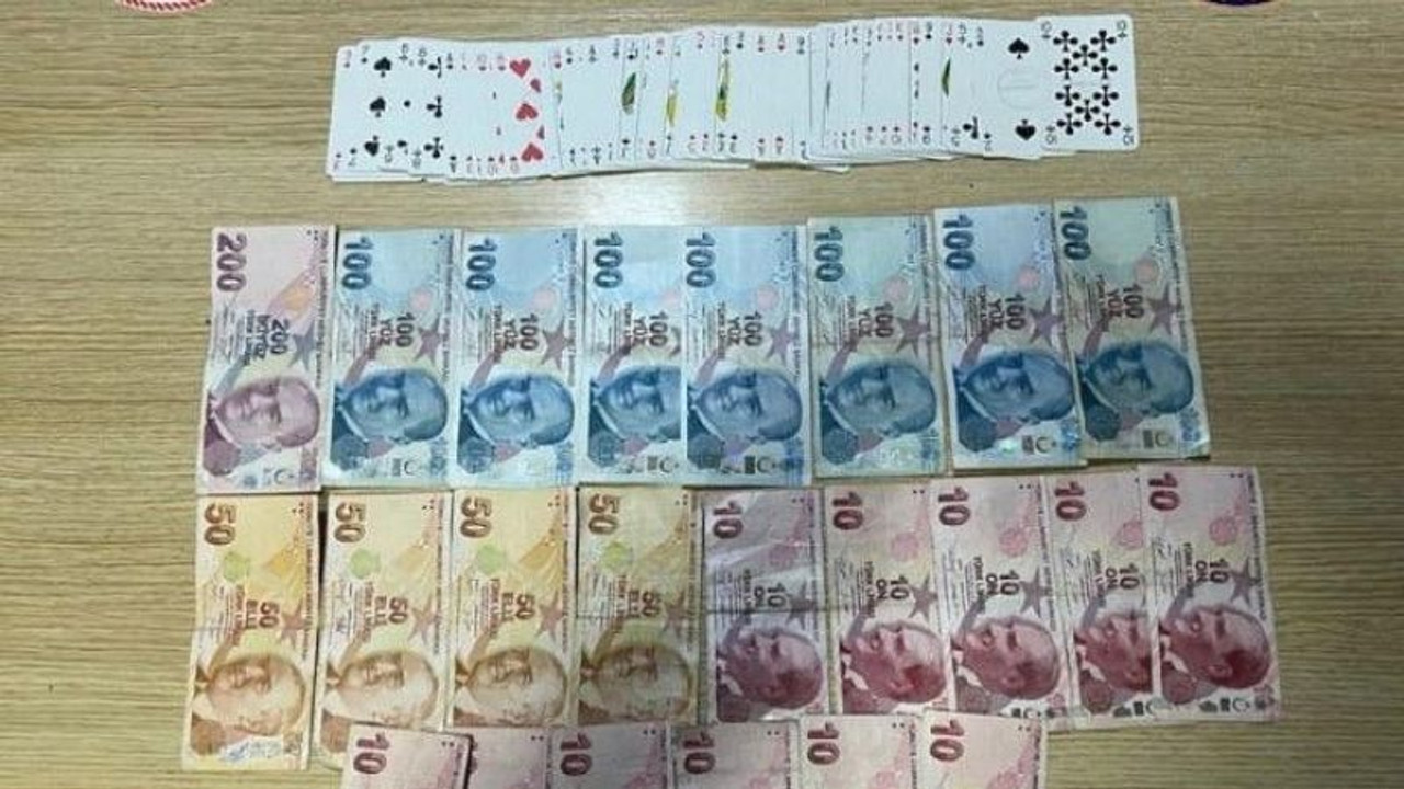 Kumar oynanan kıraathaneye polis operasyonu