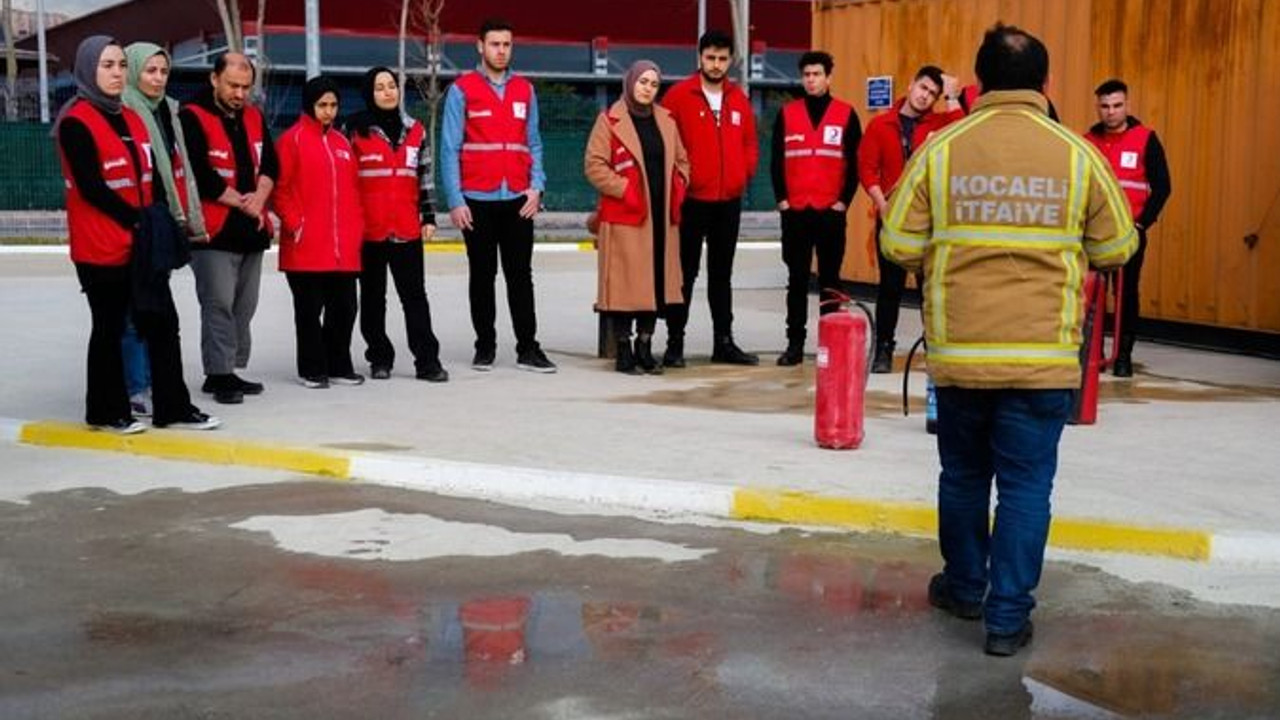 Kızılay gönüllülerine yangın eğitimi