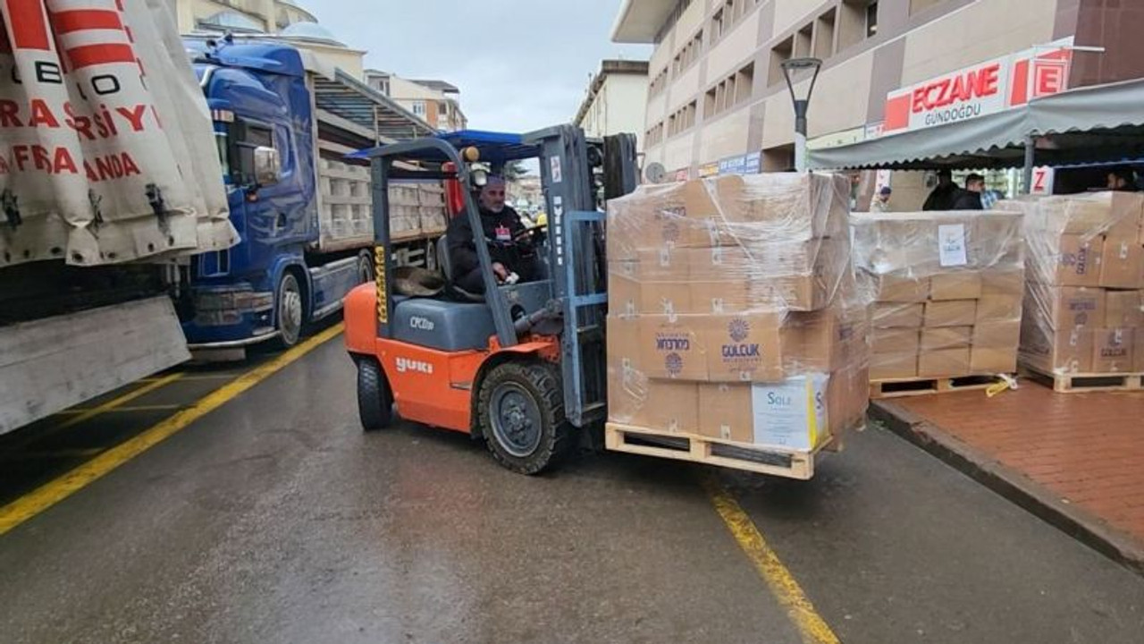 Gölcük’ten deprem bölgesine 3 tır yardım