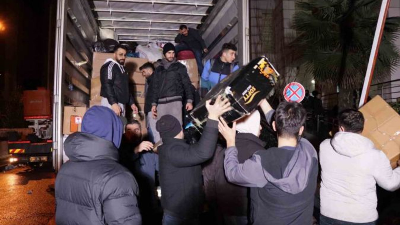 İzmit Belediyesi’nin 2 yardım tırı afet bölgesine ulaşmak üzere