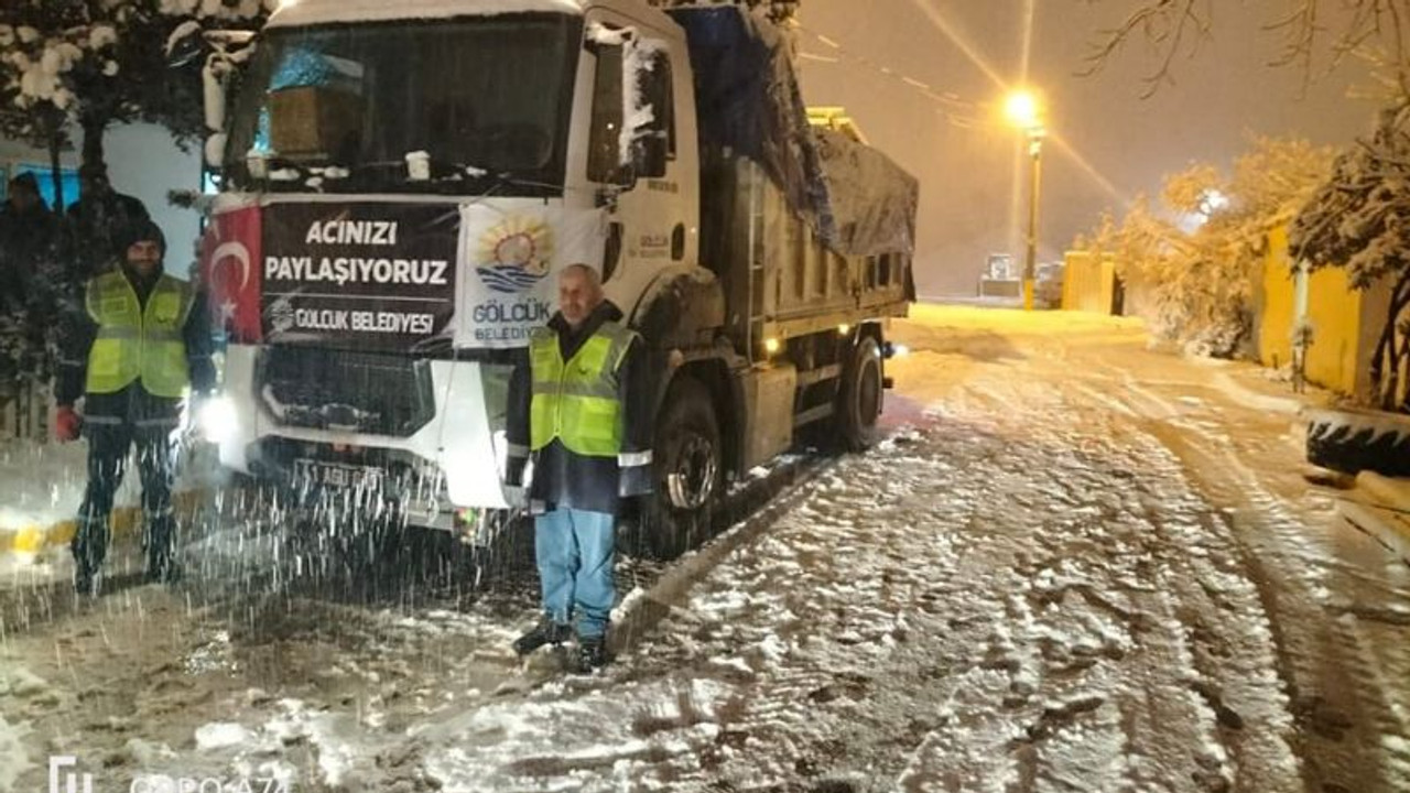 Deprem bölgesine 15 tır dolusu yardım