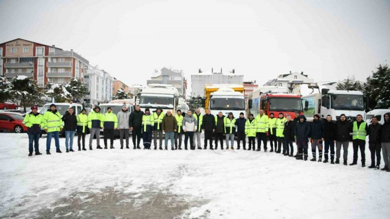 Çayırova’dan 33 kişilik ekip ve 13 araç Hatay’a doğru yola çıktı