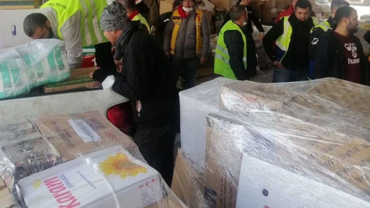 Bölgeye ulaştırılan yardımlar Büyükşehir koordinesinde dağıtılıyor