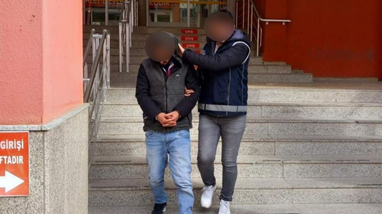 Durdurulan bir araçtan 4 kaçak göçmen çıktı