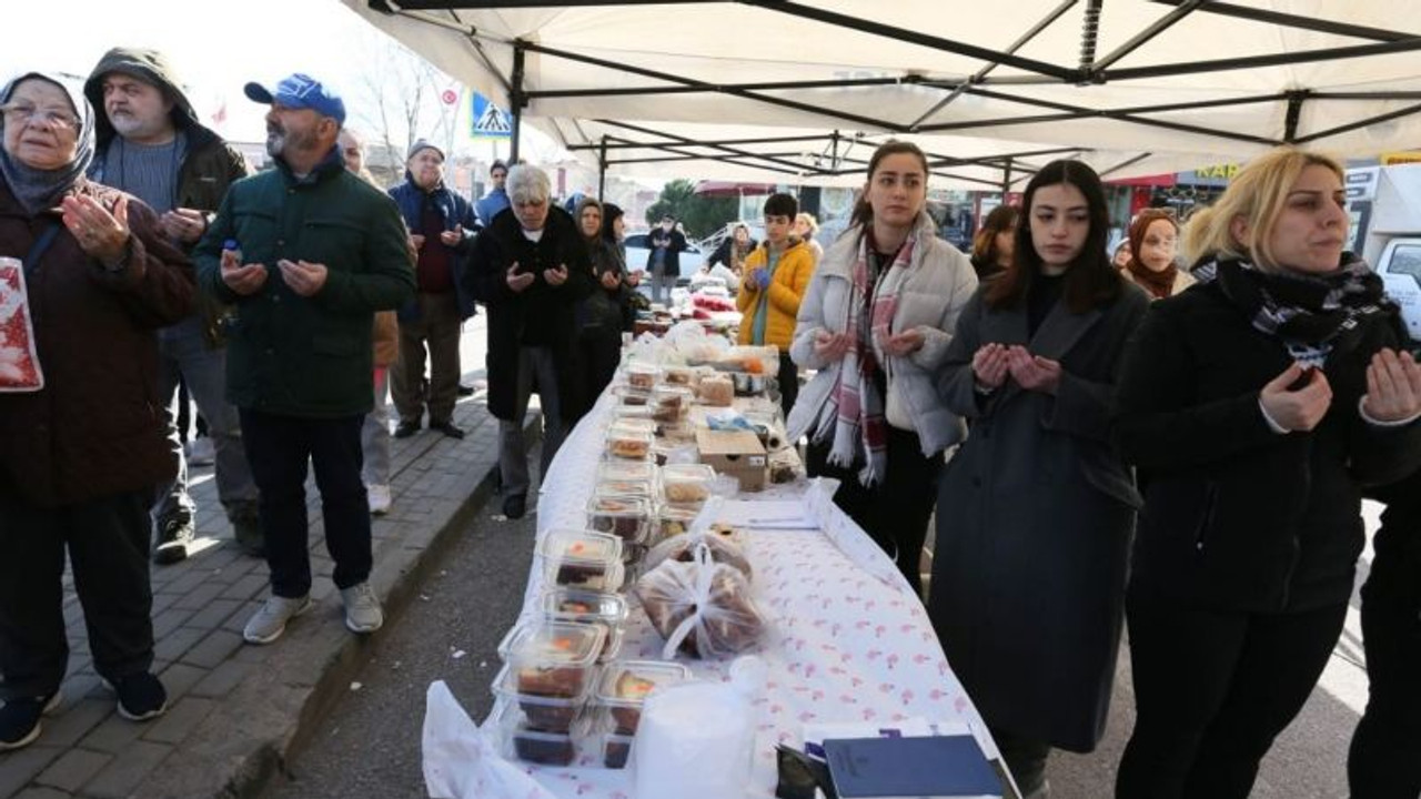 Depremzedeler için hayır panayırı