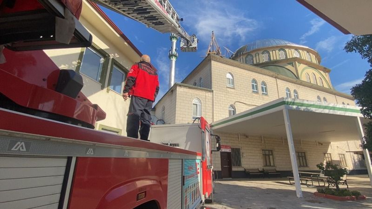 Cami kubbesinde çalışan işçi fenalaştı