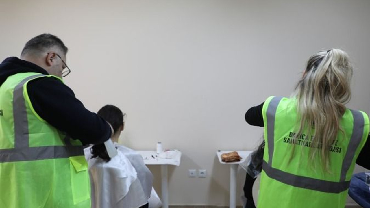 Büyükşehir'den misafir ettiği depremzedelere kuaförlük hizmeti