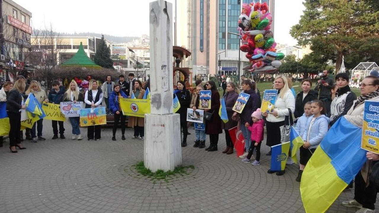 Hem kendi ülkeleri için hem de Türkiye için saygı duruşunda bulundular