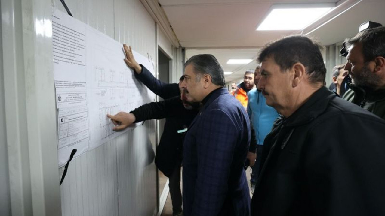 Bakan Koca, Defne’deki Büyükşehir’in hastanesini inceledi