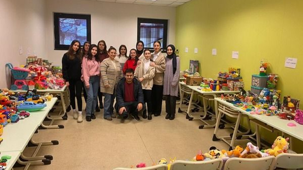 KOÜ'de depremzede çocuklar için oyuncak toplandı