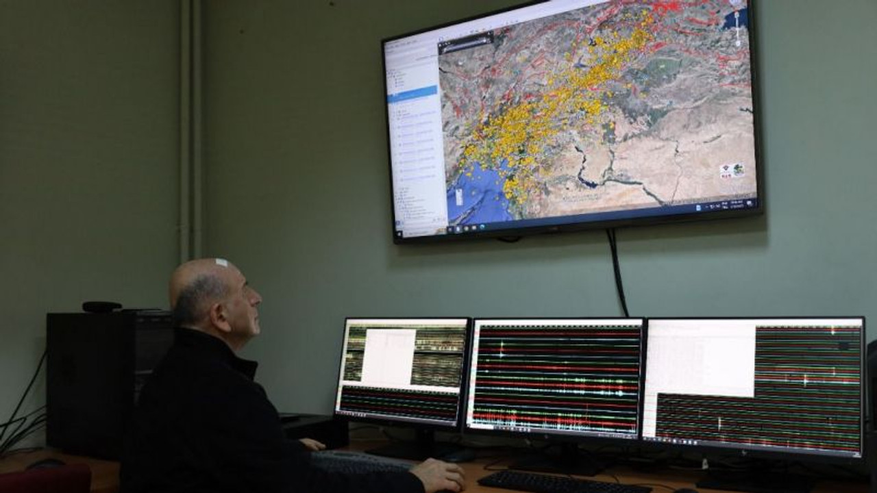 “Her 30 saniyede bir deprem görüyoruz bölgede”