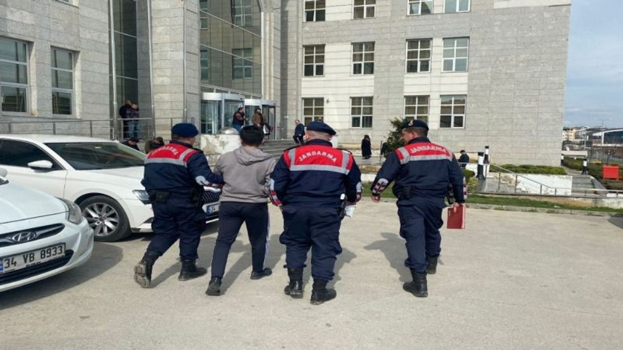 Aranan 2 hükümlü yakayı ele verdi