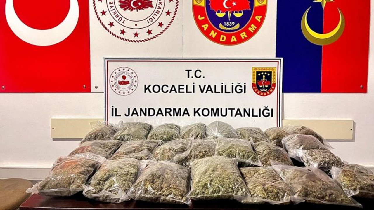 Şüphe üzerine durdurulan araçtan 15 kilo uyuşturucu çıktı