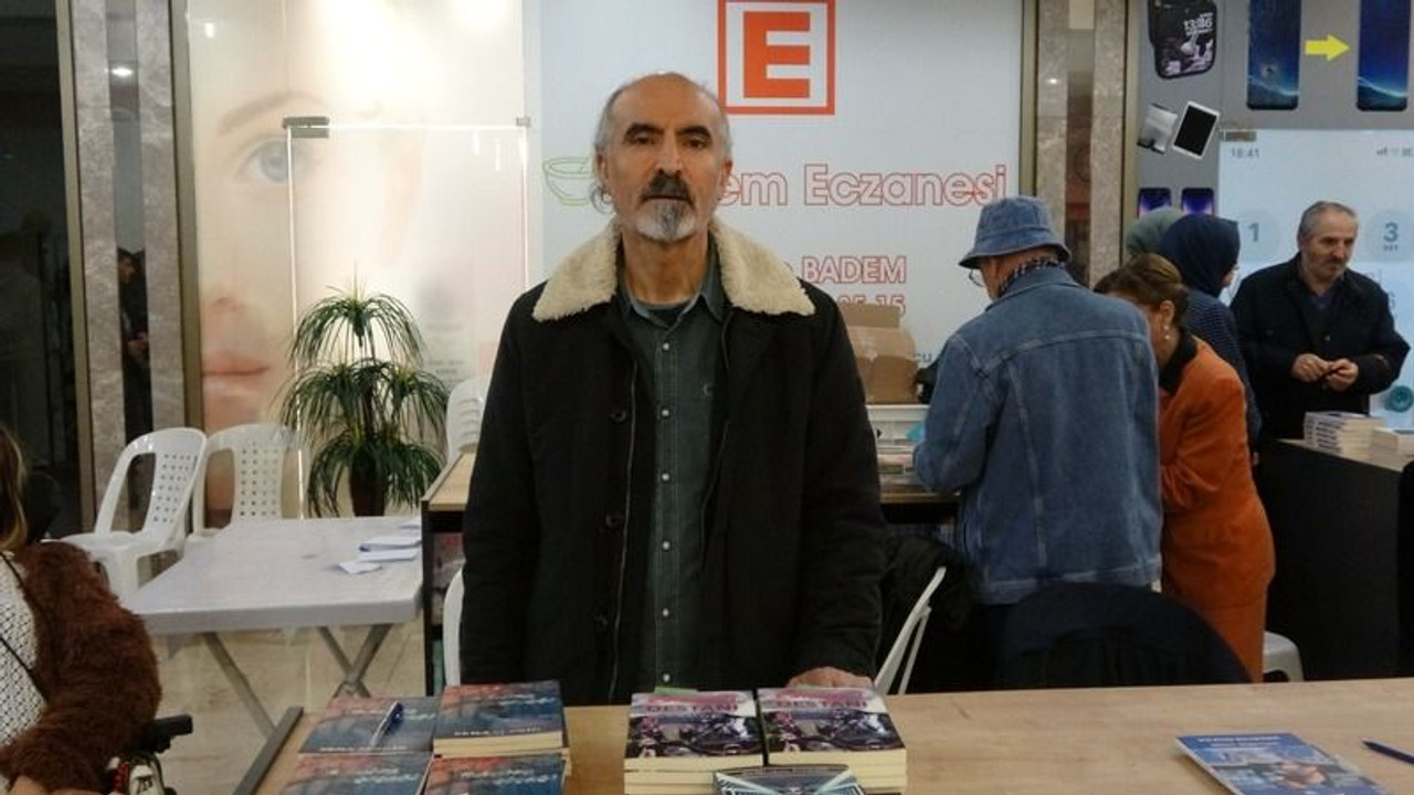 1999 depremini anlattığı kitabın gelirini depremzedelere bağışladı