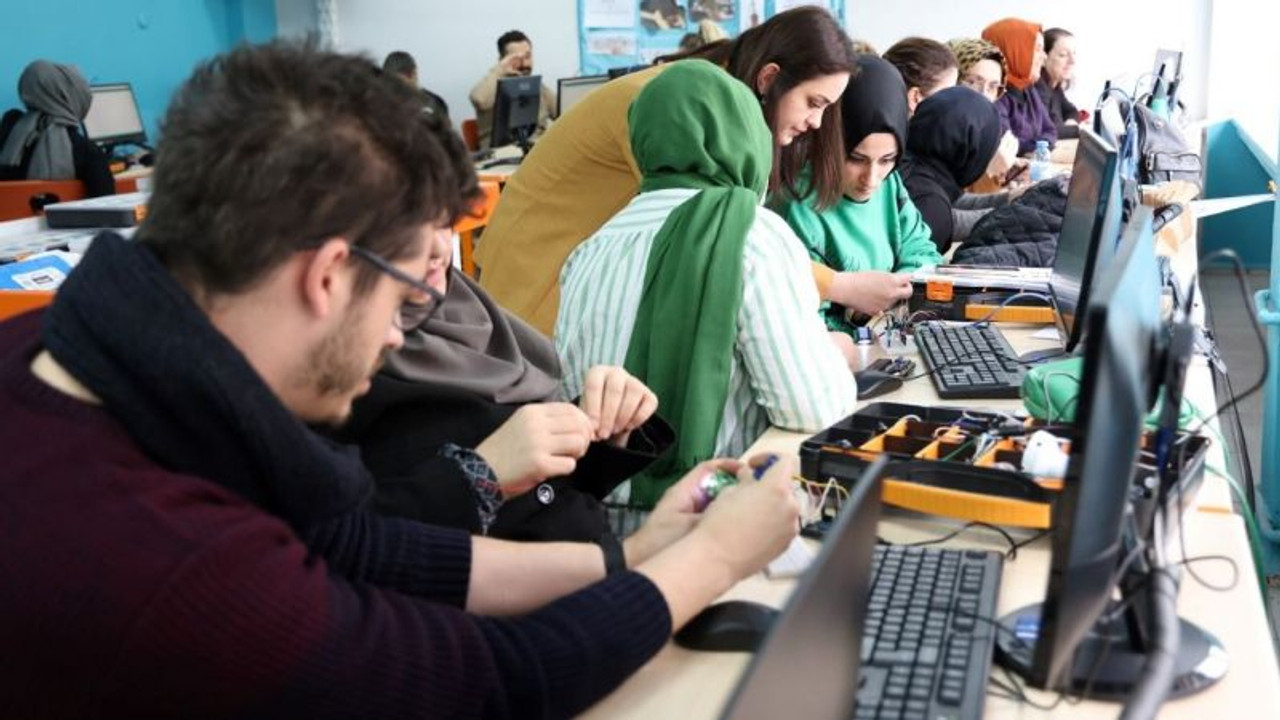 Robotik kodlama atölyeleri KO-MEK’te