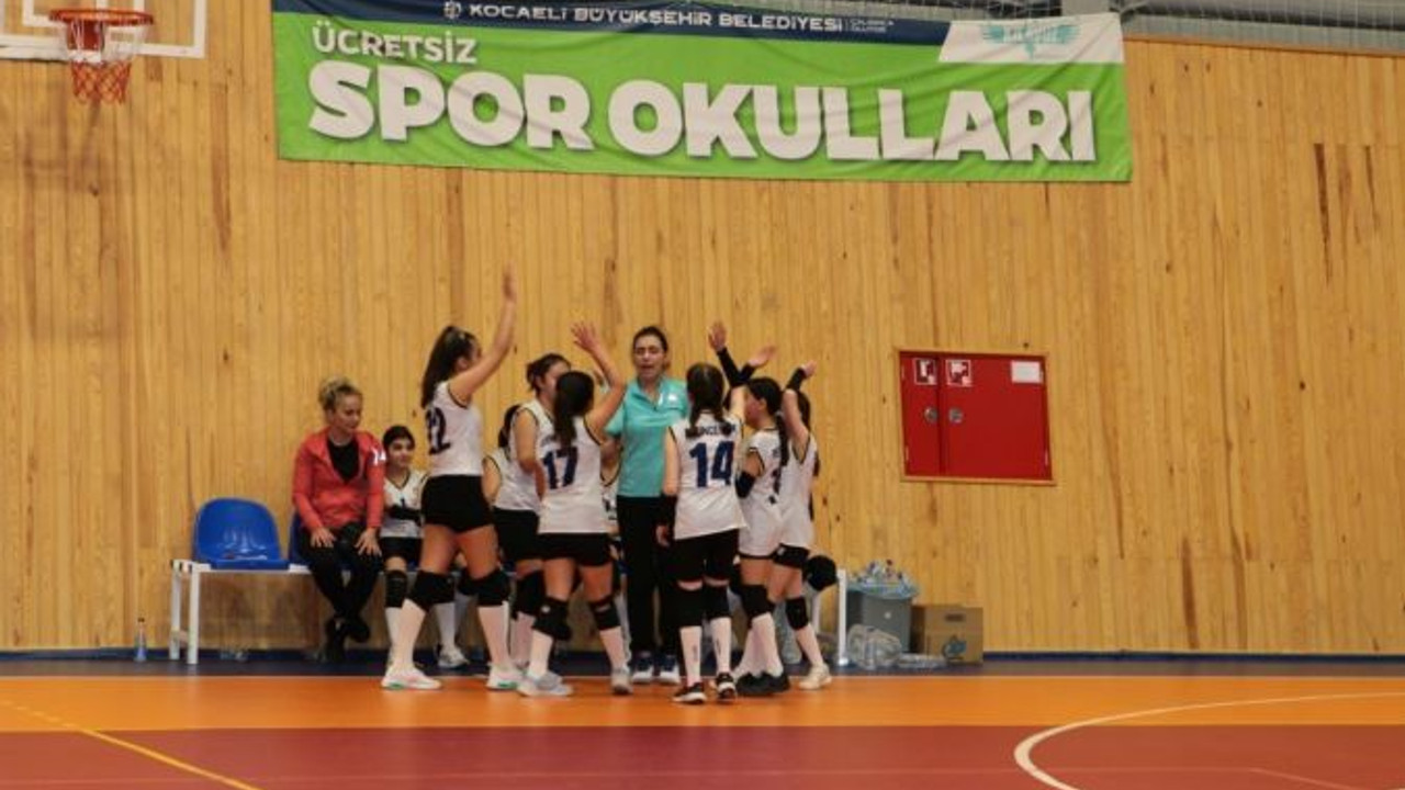 Derincespor’un midi kızlarından galibiyet