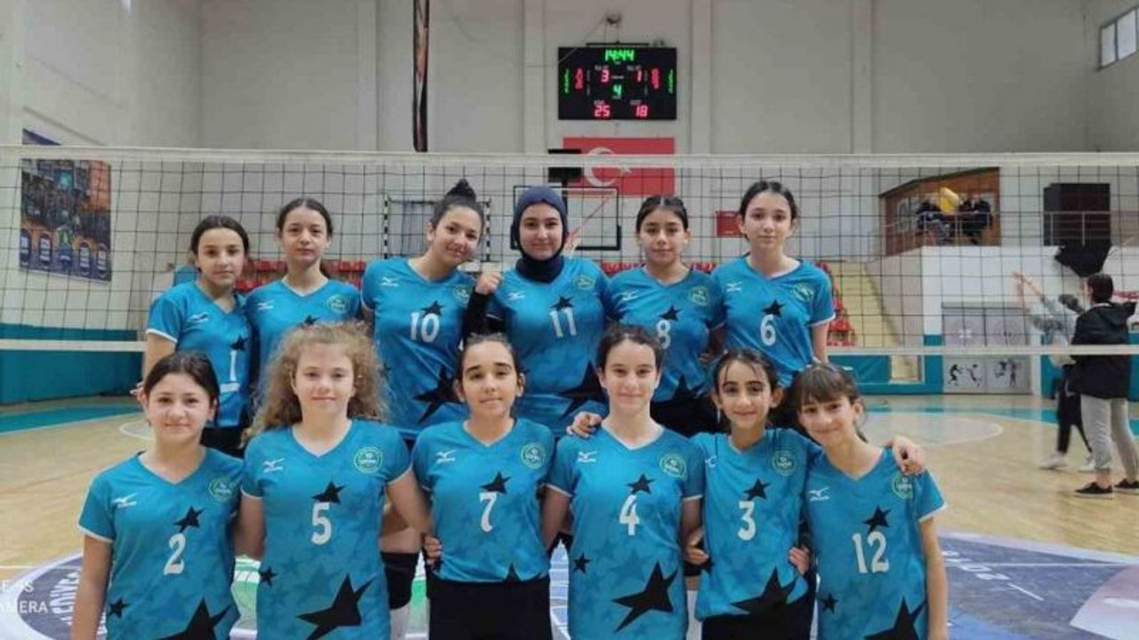 Midi voleybolcular finallerde
