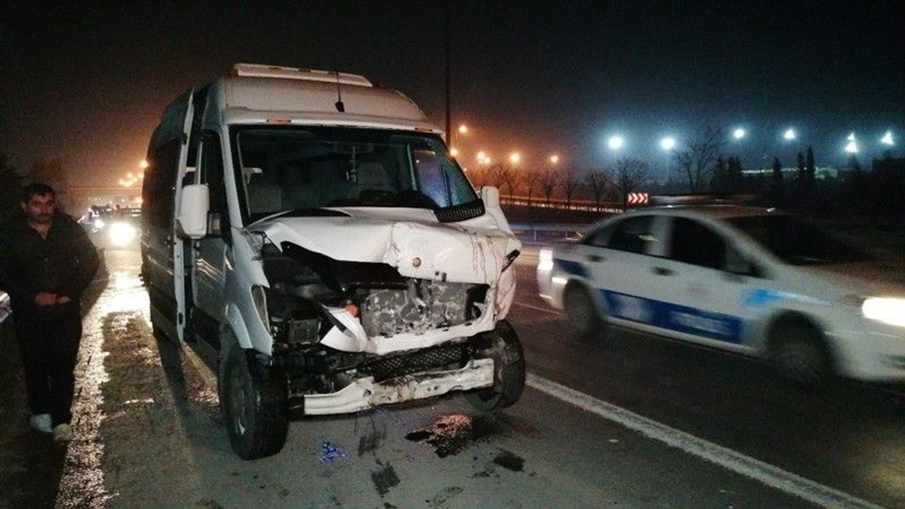 Otoyolda terk edilen araç kazaya sebep oldu yaralılar var