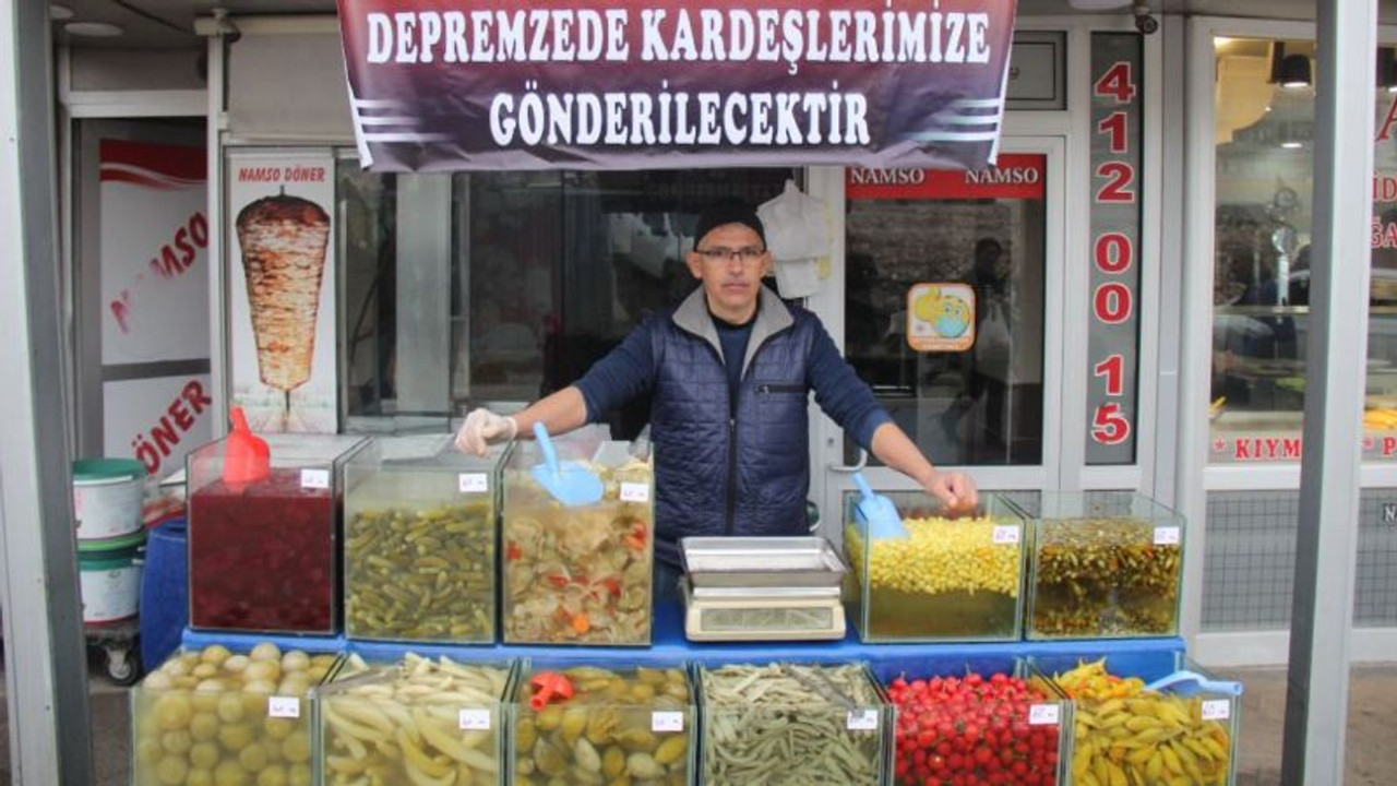 29 yıllık tezgahını son kez depremzedeler için açtı