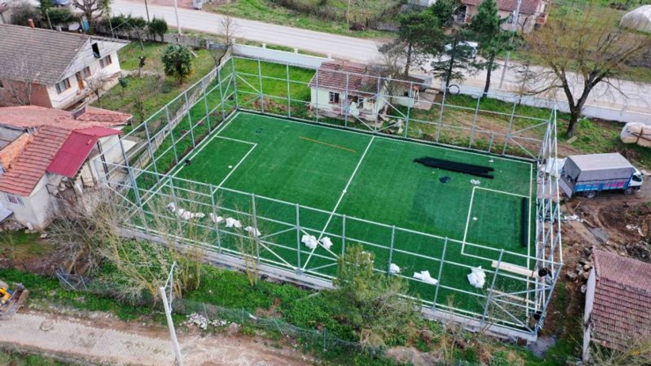 Büyükşehir’den Karaabdülbaki köyüne futbol sahası