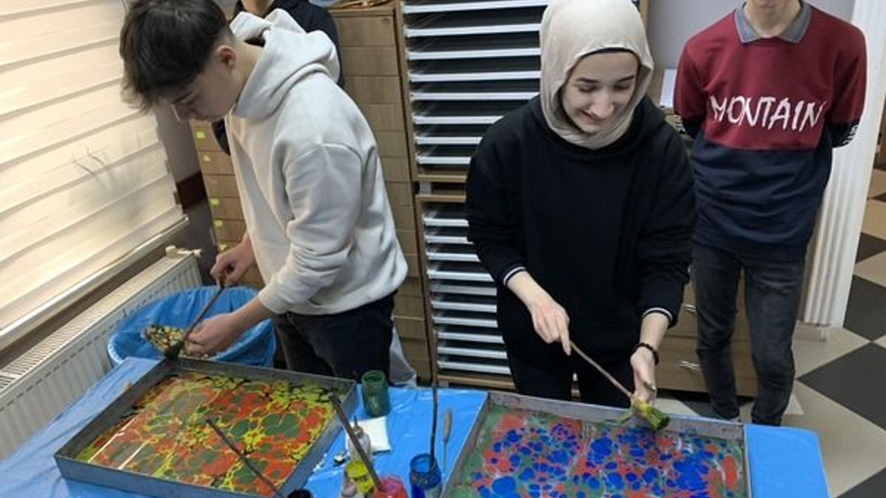 KOÜ Kültür Evi'nin konukları Şehit Ömer Ertuğrul Sarı Anadolu Lisesi öğrencileri oldu