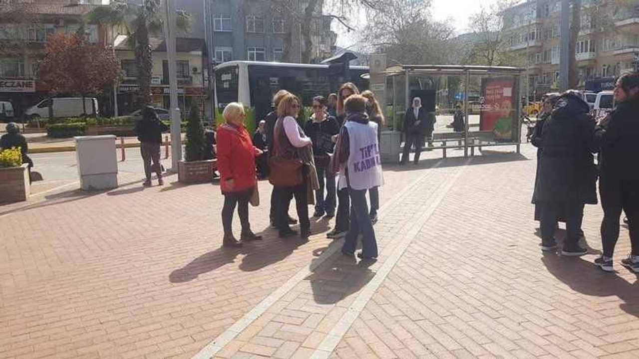 TİP’li kadınlar Değirmendere’de bildiri dağıtımı yaptı