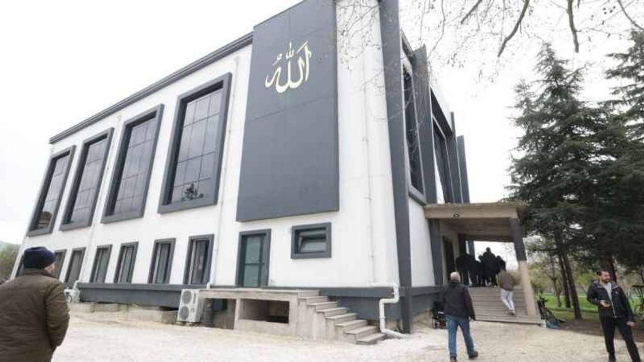 Bu camide aynı anda 2000 kişi ibadet edebilecek