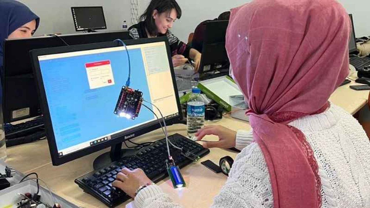 Geleceğin yazılımcılarını yetiştirecekler