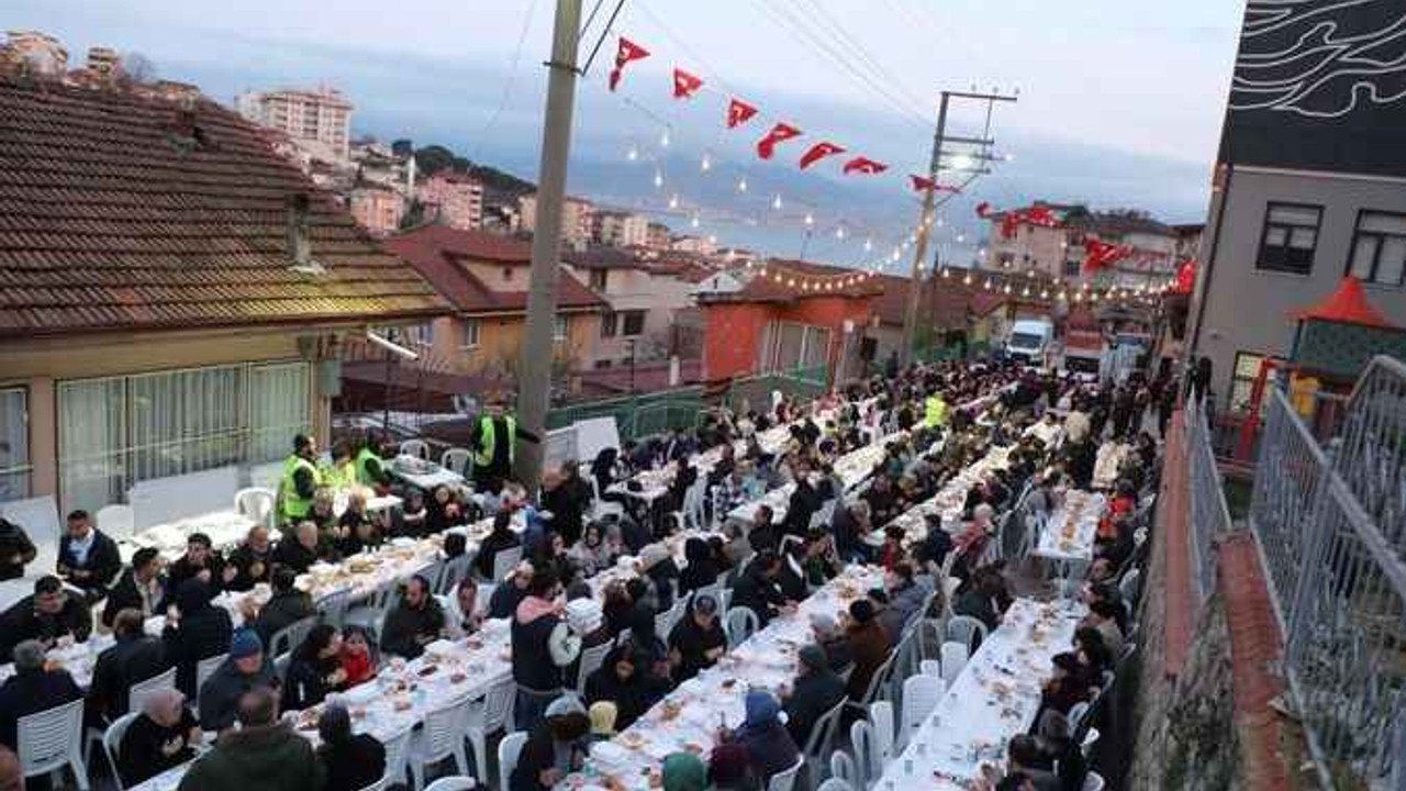 Başkan Büyükakın, Gültepelilerle birlikte iftar yaptı