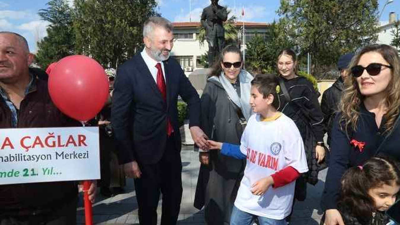 Başkan Sezer'de otizmli çocuklar için yürüdü