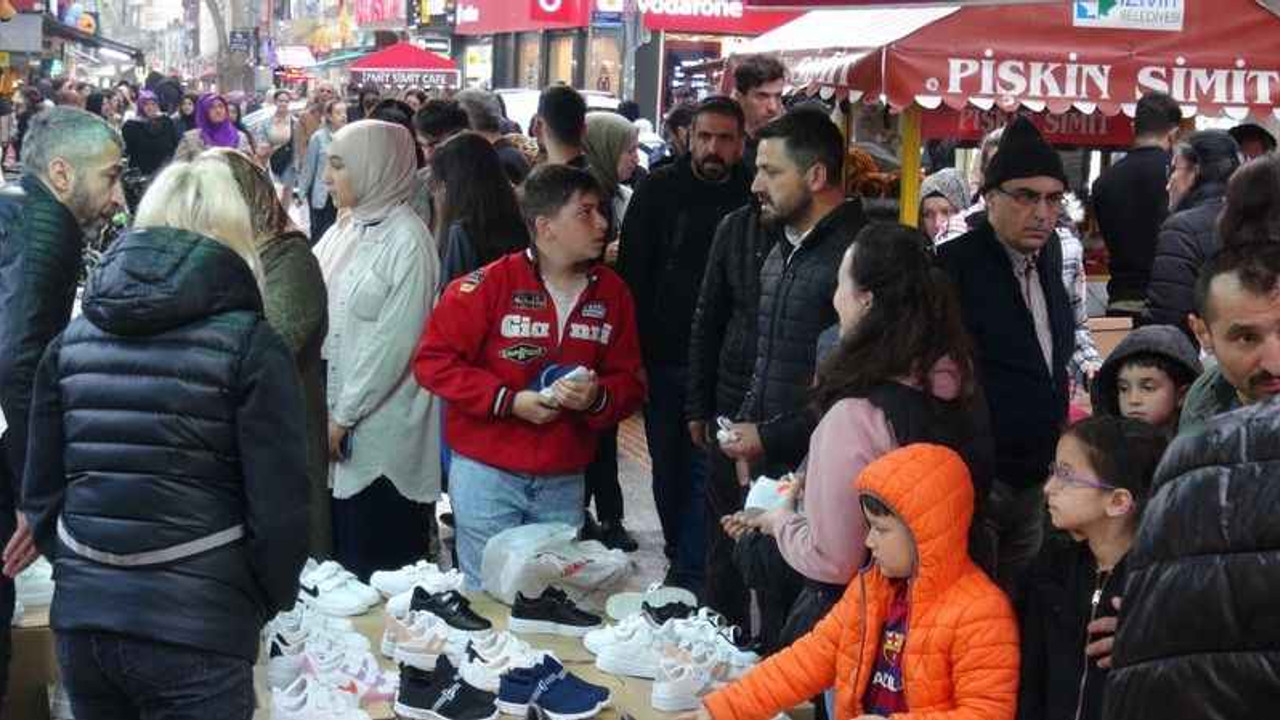Bayram alışverişi için vatandaşlar çarşıya akın etti