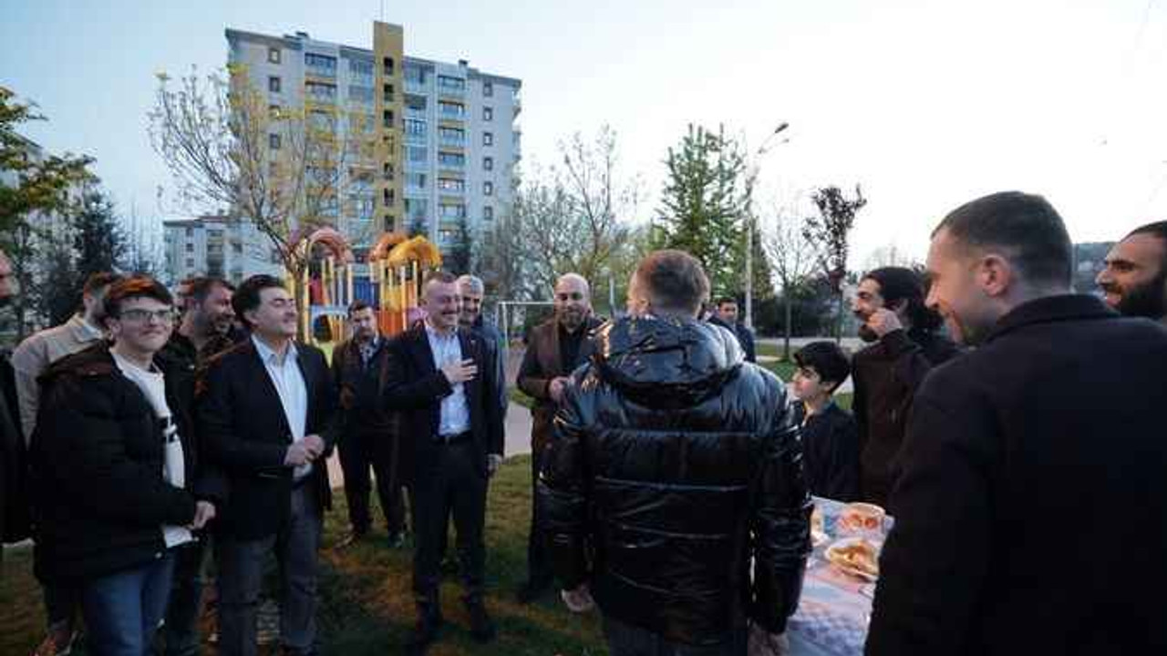 Başkan Büyükakın, Topçular Mahalle sakinleriyle iftarda buluştu
