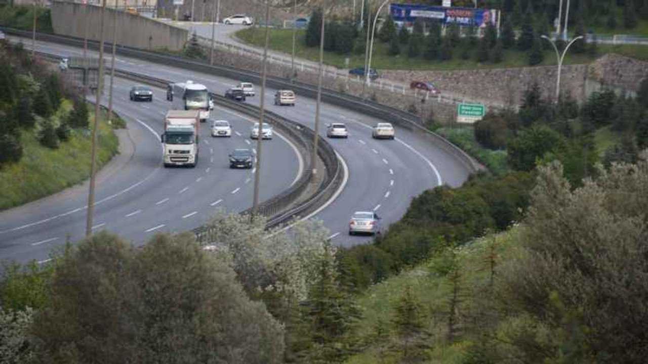 TEM Otoyolu Kocaeli geçişinde bayram trafiği akıcı seyrediyor