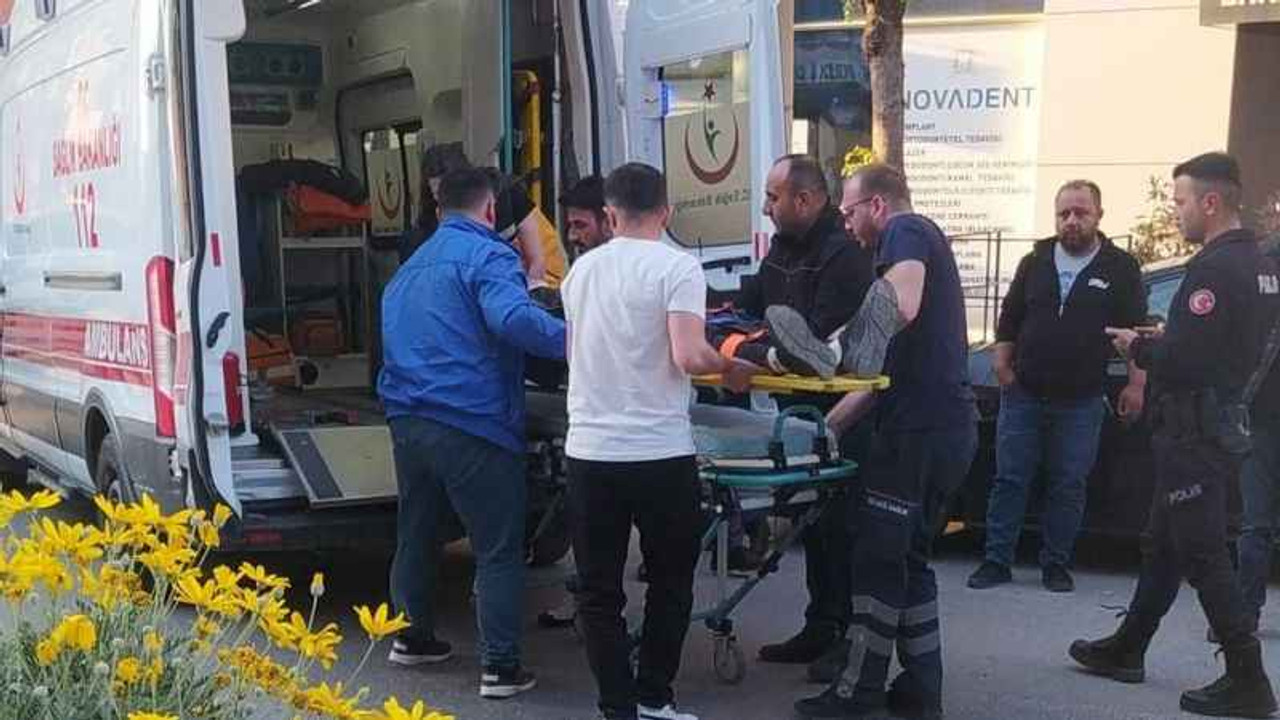 Aracın açılan kapısına çarpan bisikletli yaralandı