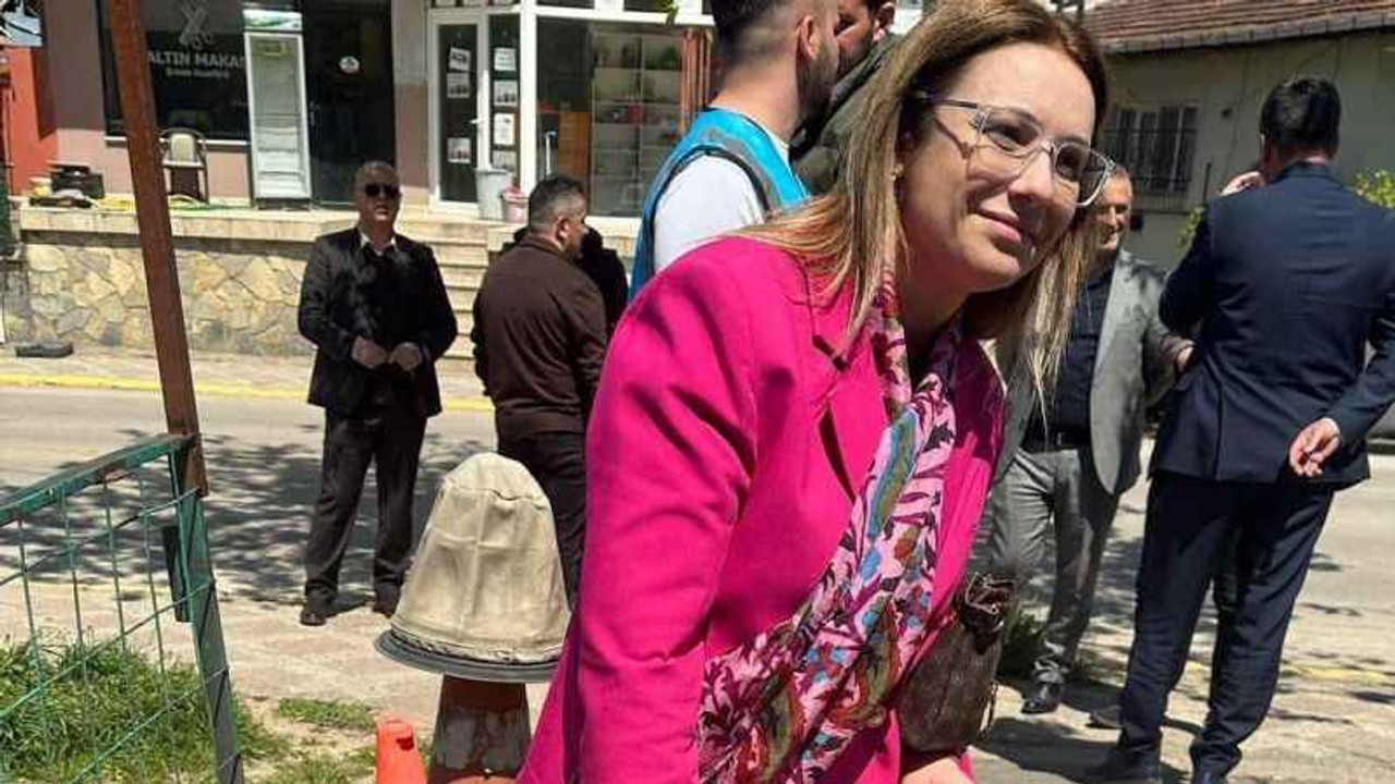 Abiş yanına gelen sevimli dostuna ilgisiz kalamadı