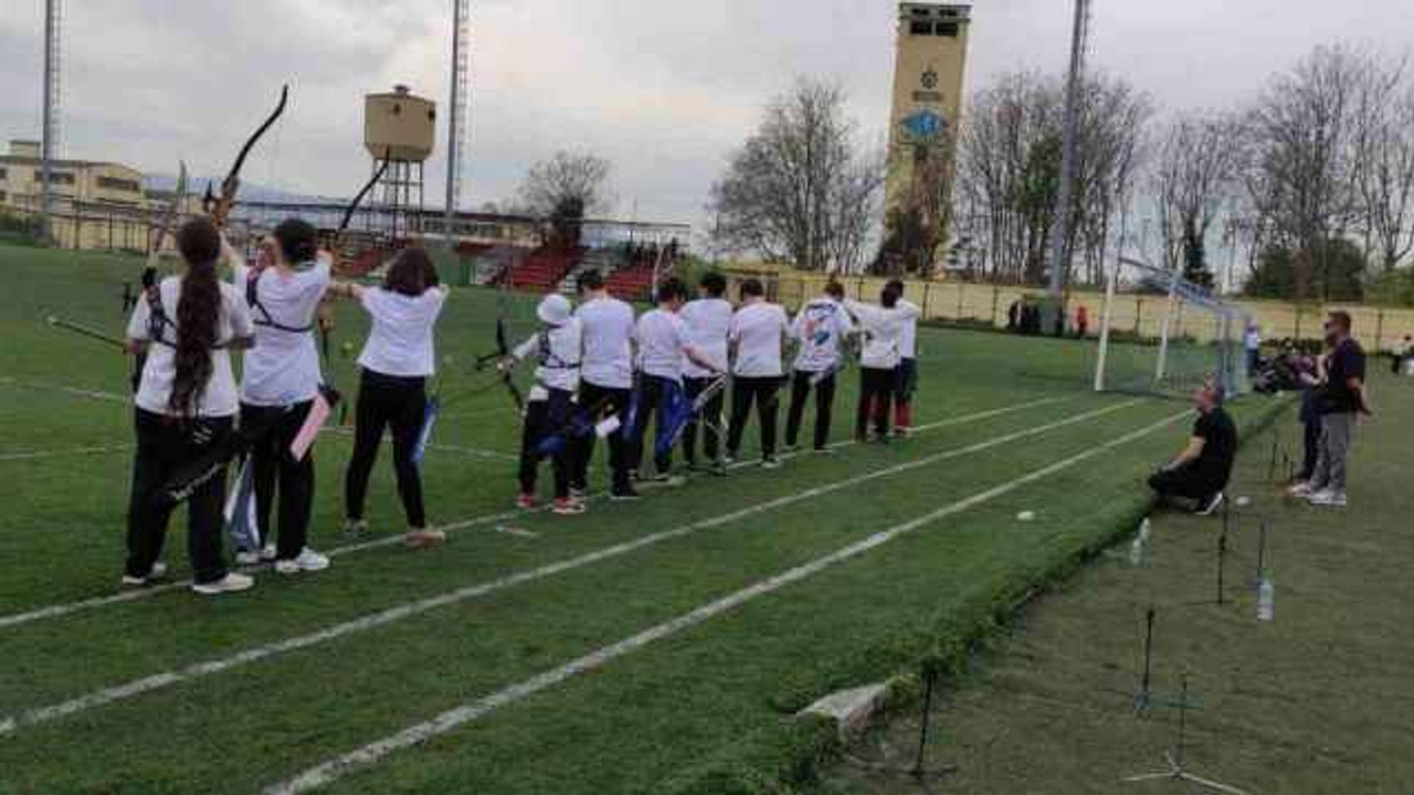 İlk yarışmalarından 9 madalya ile döndüler