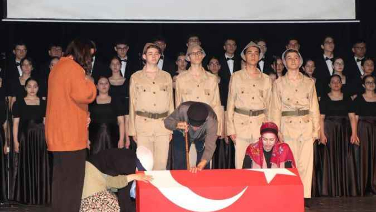Kocaeli’de tarihi figürlerin de yer aldığı orotoryo gösterisi