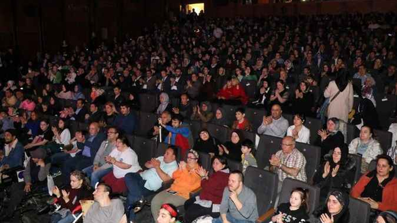 Özel öğrencilerden anlamlı gösteri