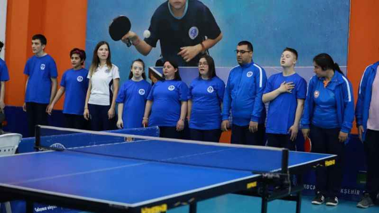 Büyükşehir’den özel sporcuların masa tenisi turnuvası