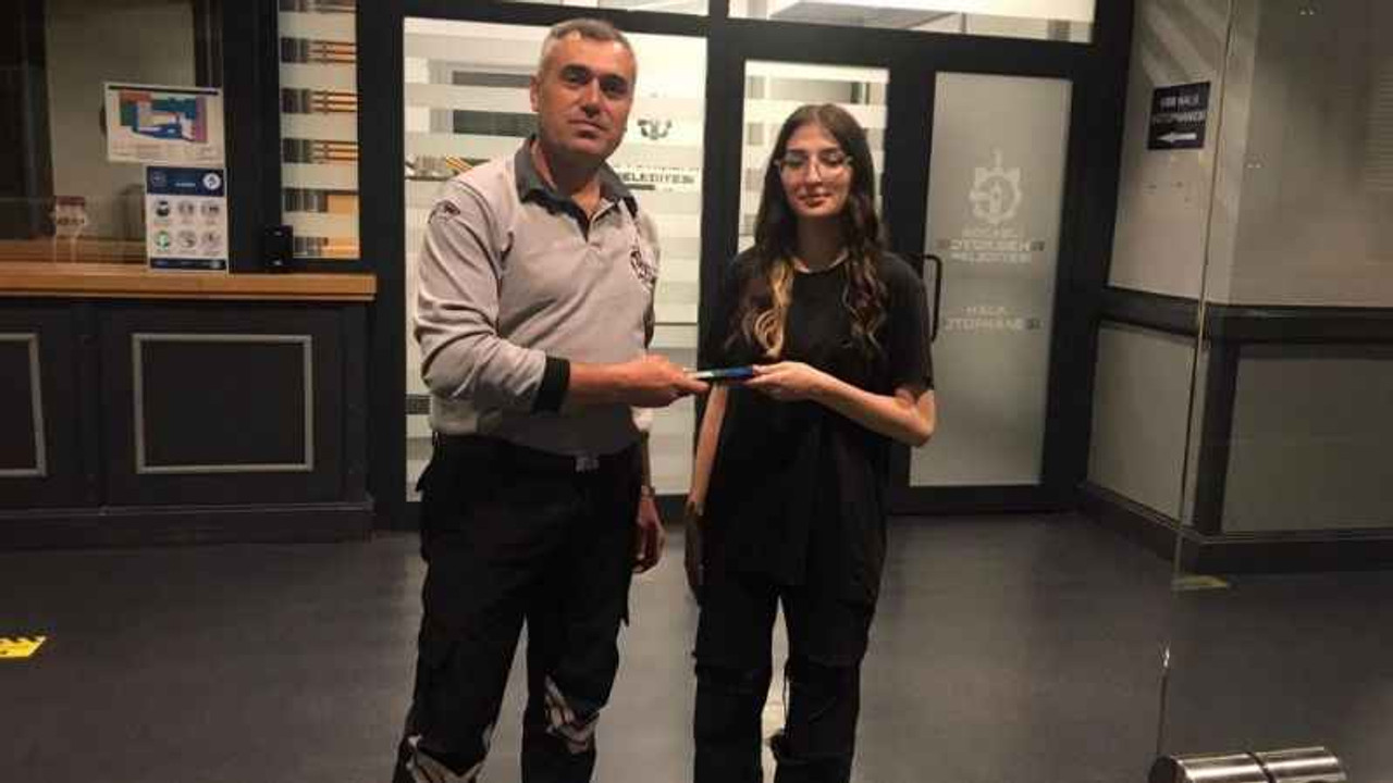 Düşürülen cüzdan ve telefon sahiplerine ulaştırıldı