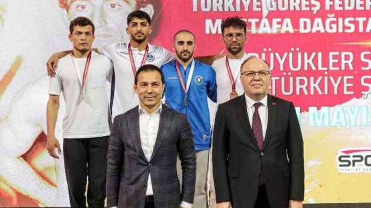 Güreşçiler Türkiye Şampiyonasından 2 madalya çıkardı