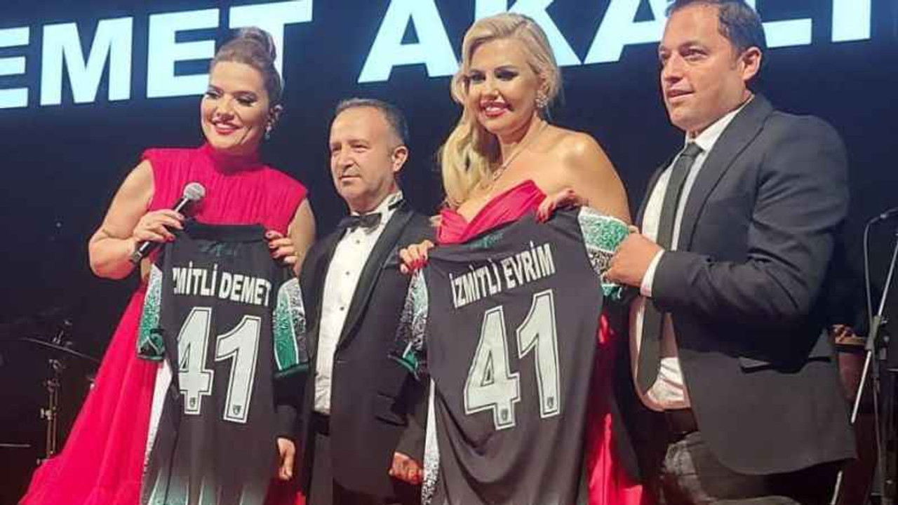 Demet Akalın'ı listesine aldı