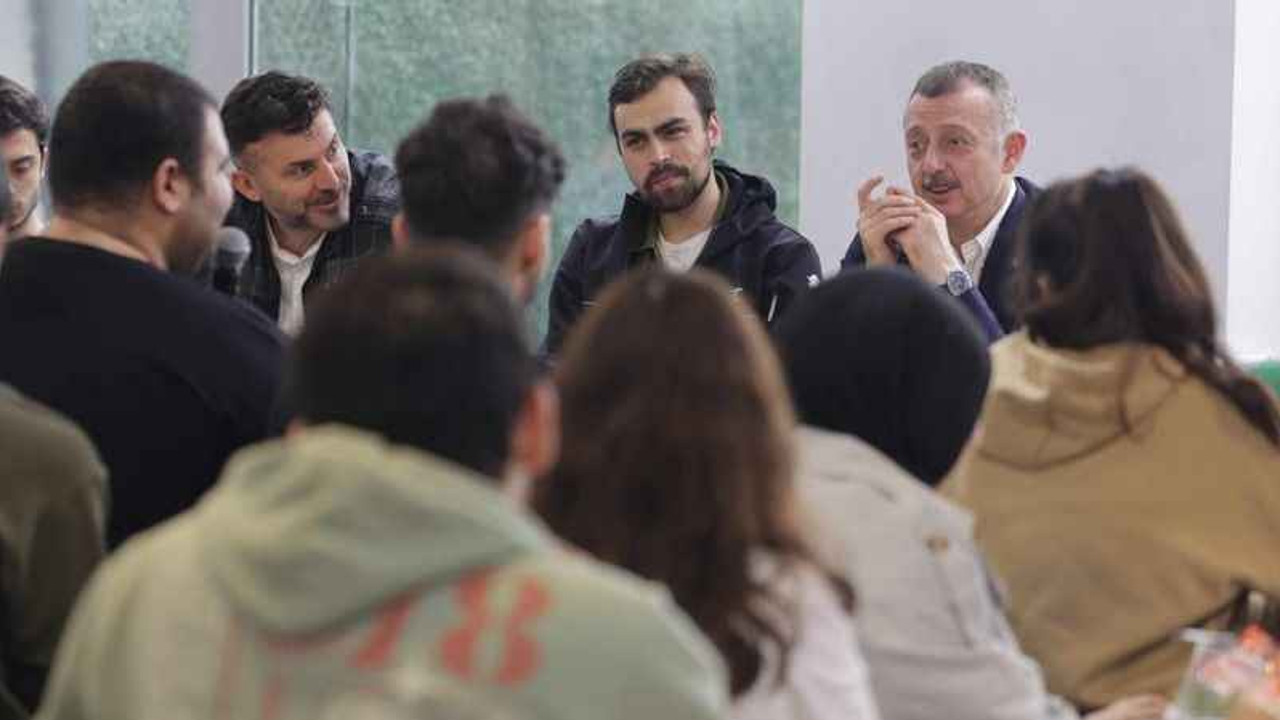 Büyükakın, üniversiteli gençlerle buluştu