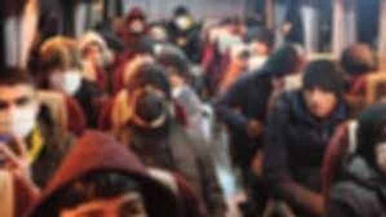 Tırın dorsesinde 54 kaçak göçmen yakalandı