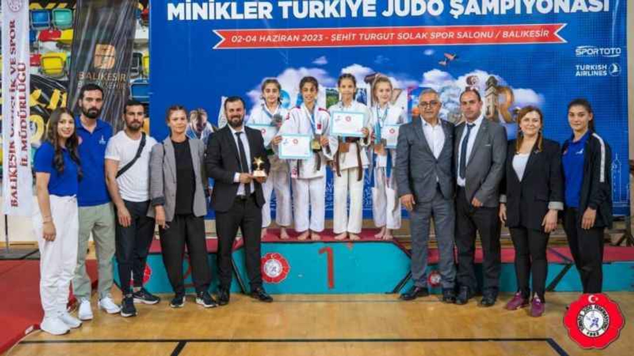 Minik judocular gelecek vaat etti