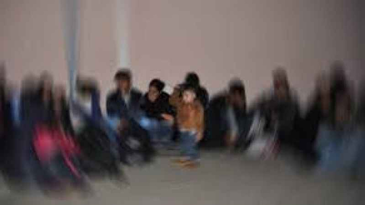 Yakalanan 20 düzensiz göçmen sınır dışı edildi