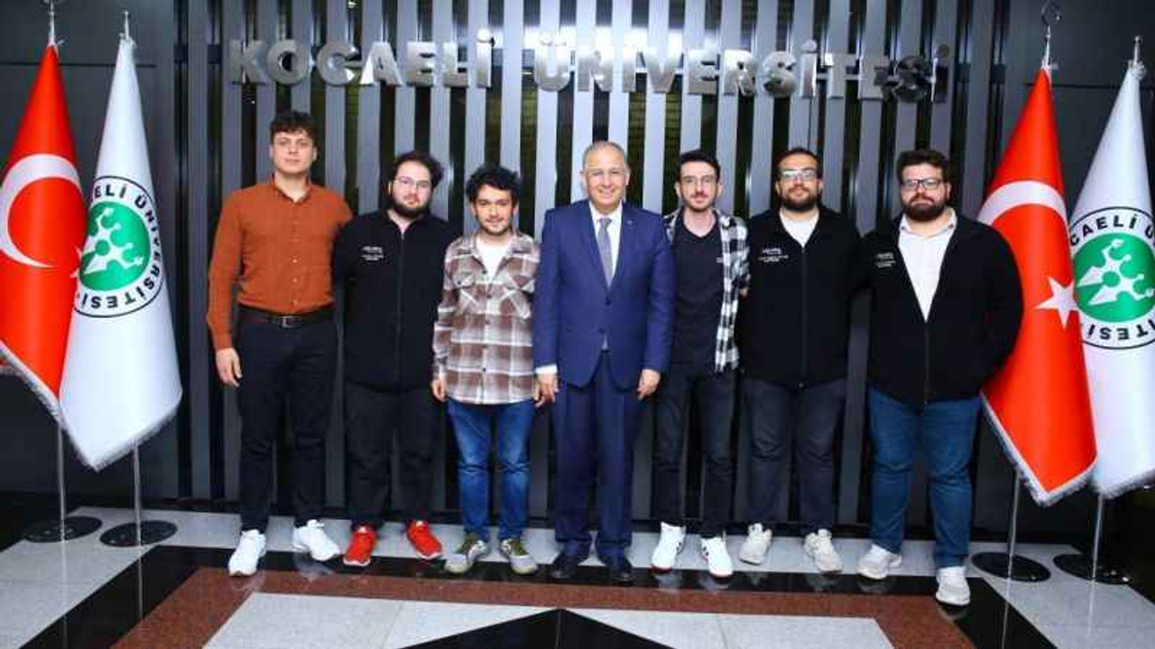İHA takımı Rektör Cantürk’ü ziyaret etti