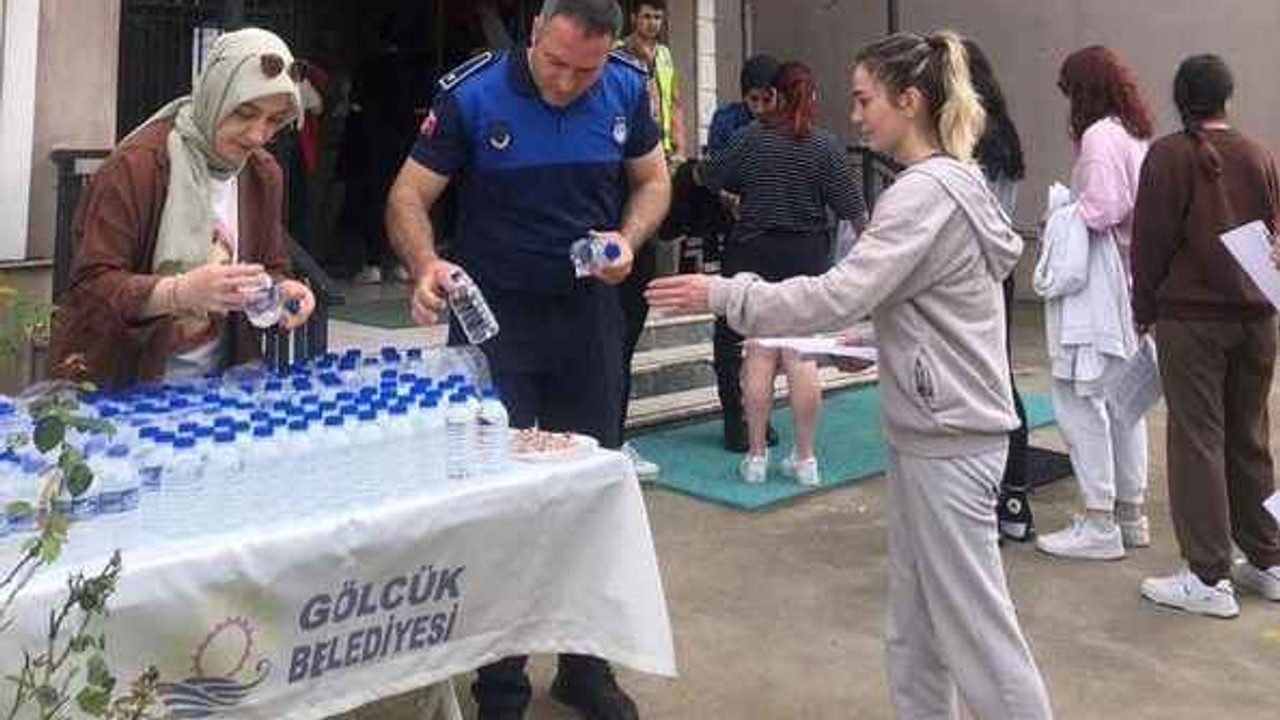 BAŞKAN SEZER SINAVA GİREN ÖĞRENCİLERE BAŞARILAR DİLEDİ